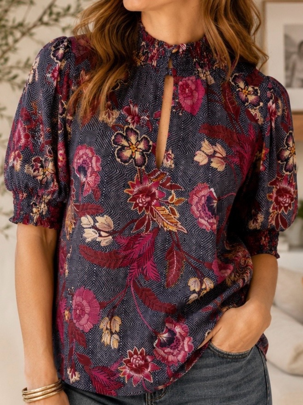 Evereve ‘Kam’ Boho Floral Puff Sleeve Keyhole Blouse in Navy Blue Size Small